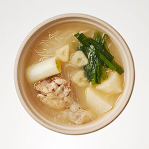 タッカンマリ with glass noodles -韓国風手羽元の水炊き 白湯スープ- 1人前