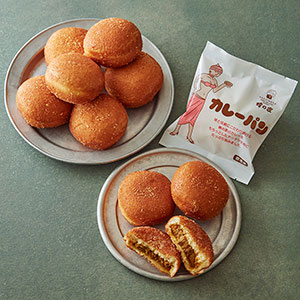 MINORI KASAI | 最近のカレーパン。 “右手にスプーン、左手に